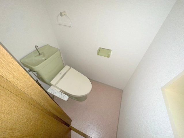 トイレ　清潔感のあるトイレは、誰もがリラックスできる空間です。