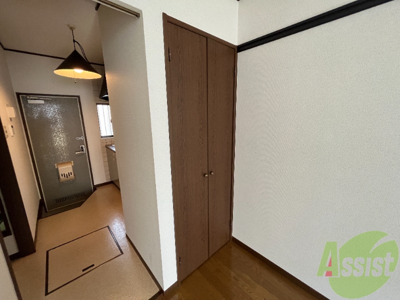 収納　洋室にあるクローゼットです。両開きになっています。