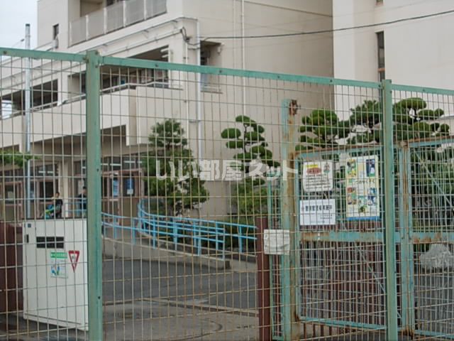 小学校　大東市立諸福小学校（小学校）まで857m