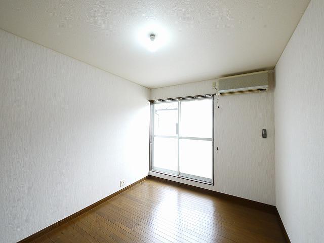 その他部屋・スペース　広くて明るい寝室