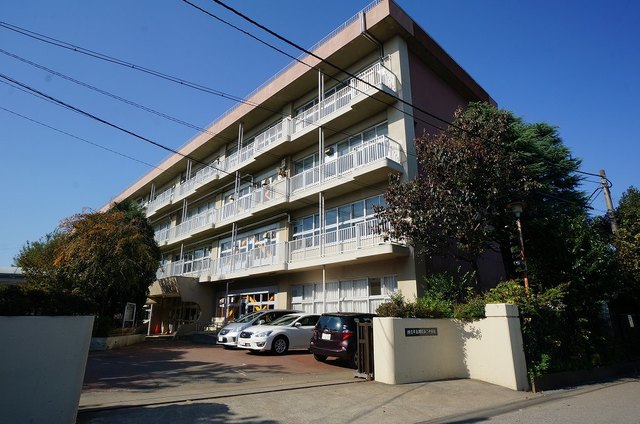 中学校　朝霞市立朝霞第三中学校（中学校）まで1104m