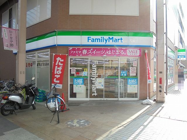 コンビニ　ファミリーマート 高知大橋通店（コンビニ）まで855m