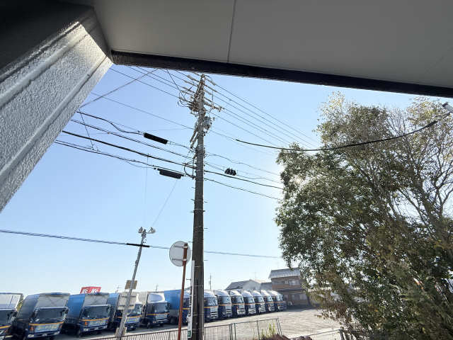 眺望　バルコニー前には青空が見えます