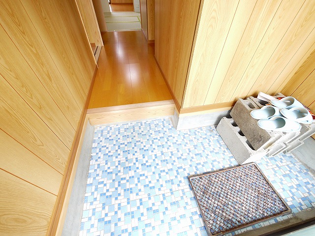 玄関　落ち着いた玄関です