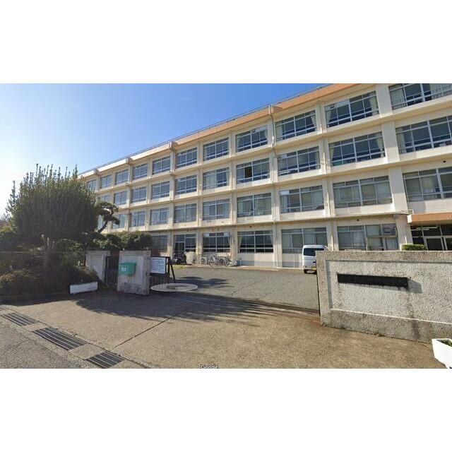 中学校　平塚市立神明中学校（中学校）まで593m