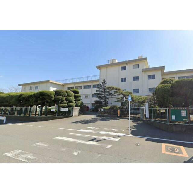 小学校　平塚市立八幡小学校（小学校）まで880m