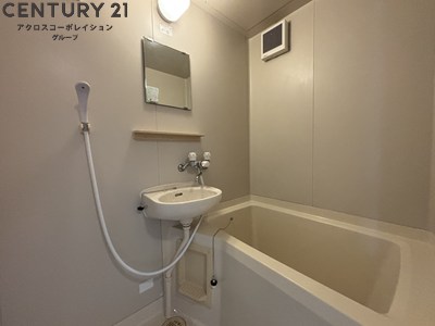 バス・シャワールーム　シンプルなユニットバスです