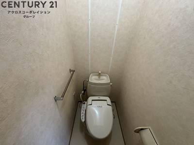 トイレ　お風呂トイレ別・温水洗浄便座完備