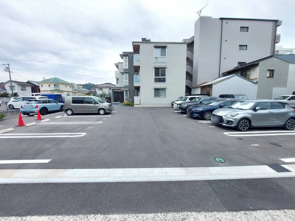 駐車場　駐車場