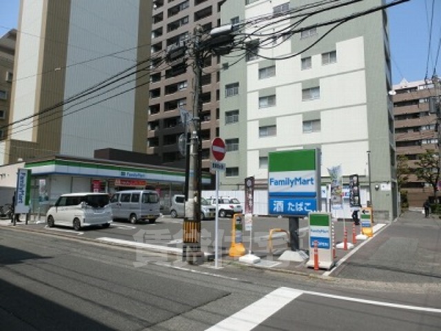 コンビニ　ファミリーマート　博多大博町（コンビニ）まで352m