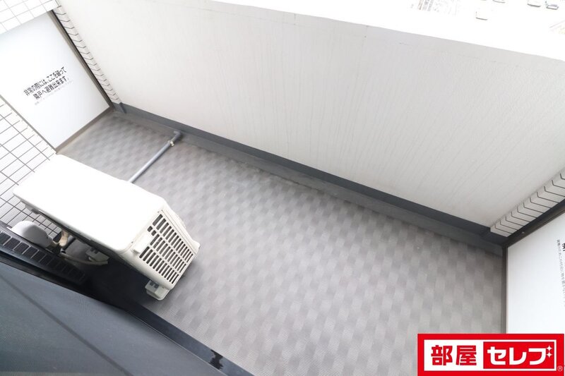 バルコニー　バルコニーは東向きです