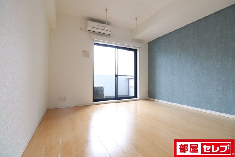 居室・リビング　８．６帖の洋間です