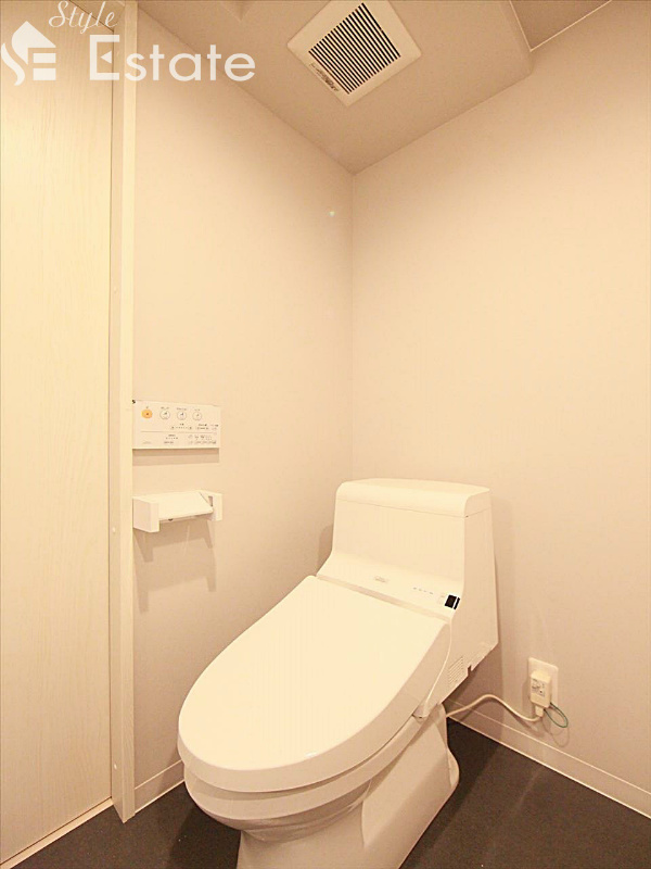 トイレ　温水洗浄便座付き