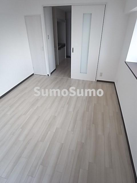 その他部屋・スペース　開放的な寝室です