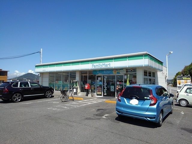 コンビニ　ファミリーマート丸亀川西北店（コンビニ）まで800m