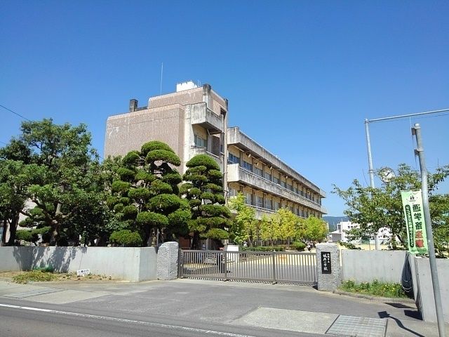 小学校　丸亀市立城辰小学校（小学校）まで2200m