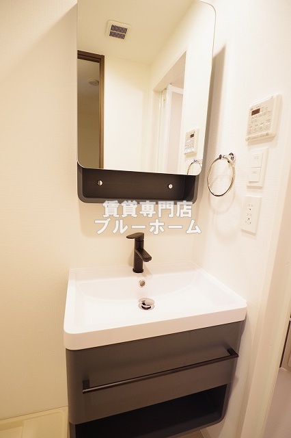 洗面設備　オシャレな独立洗面台！