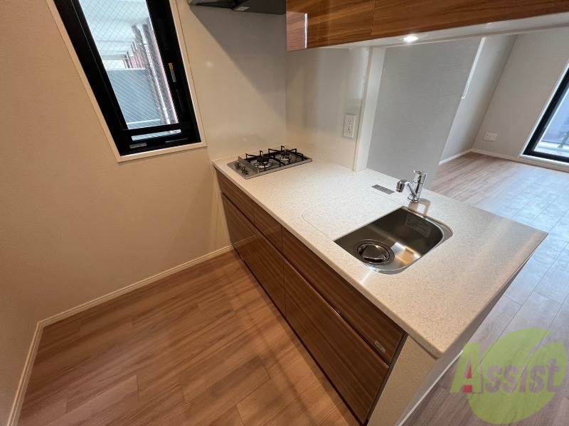 キッチン　キッチンは２口ガスコンロ付きで同時調理ができ便利です