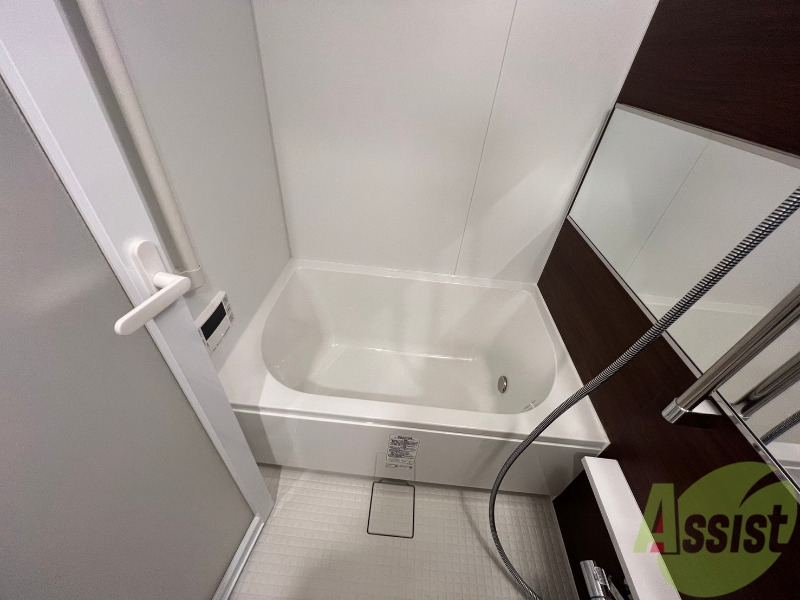 バス・シャワールーム　浴室は追い炊き機能付きになっていて快適です