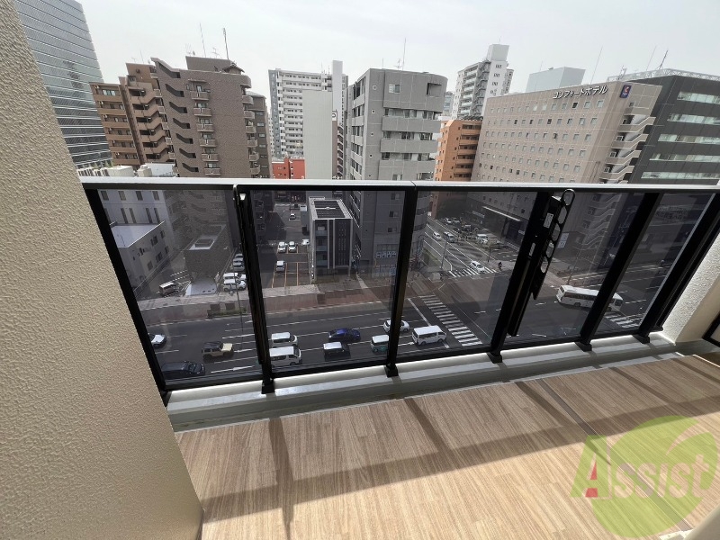 バルコニー　バルコニーは天気の良い日には洗濯物もよく乾きそうですね。