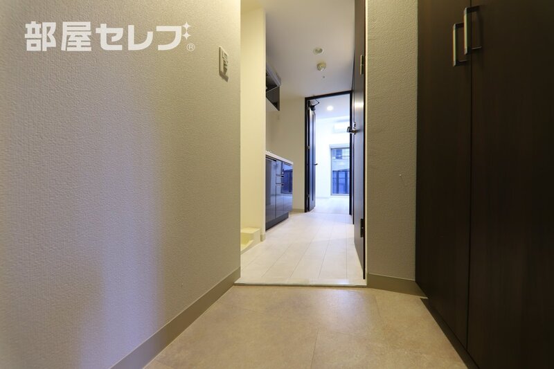 玄関　２０４号室写真