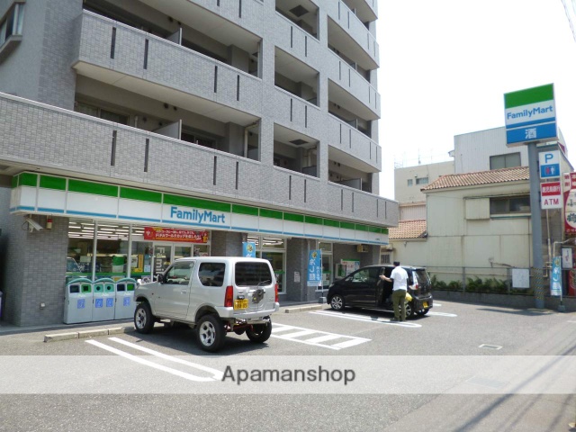 コンビニ　ファミリーマート（コンビニ）まで360m