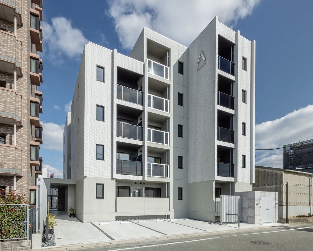 建物外観　モノトーンの色調で整えられたスタイリッシュなデザイン