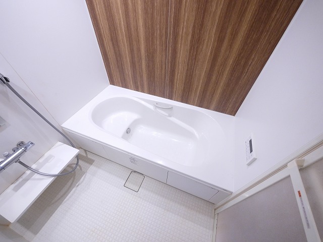 バス・シャワールーム　コンパクトで使いやすいお風呂です