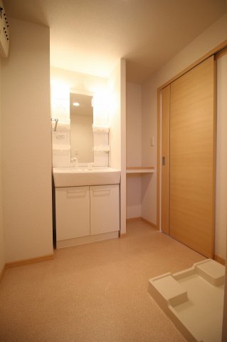 洗面設備　コンパクトで使いやすい洗面所