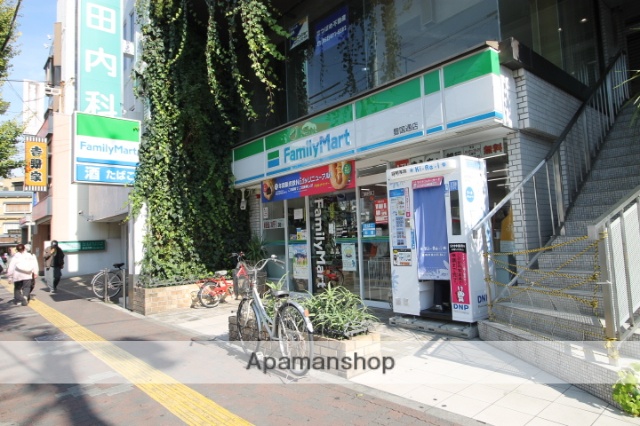 コンビニ　ファミリーマート（コンビニ）まで594m