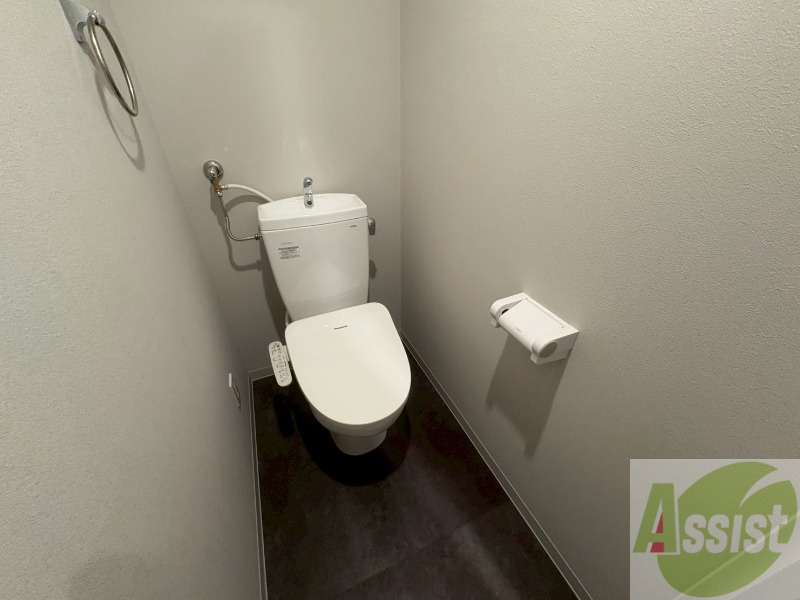 トイレ　ＴＶモニター付インターホンです。来客者の顔が見えるので安心！