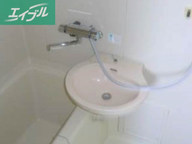 洗面設備　同物件の別のお部屋の画像です。実際とは異なります。