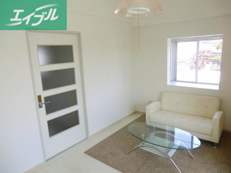 居室・リビング　同物件の別のお部屋の画像です。実際とは異なります。