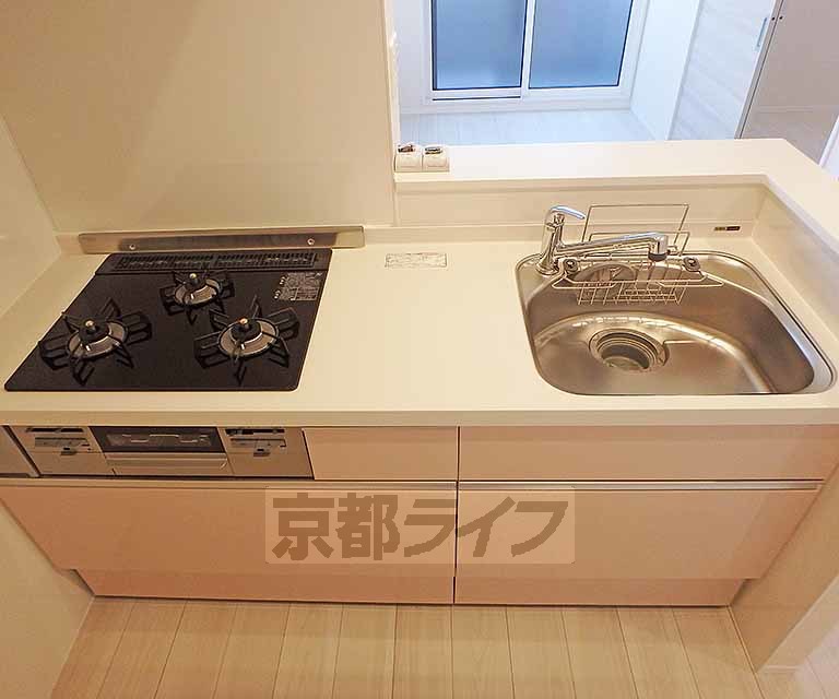 キッチン　広々としたキッチンです。