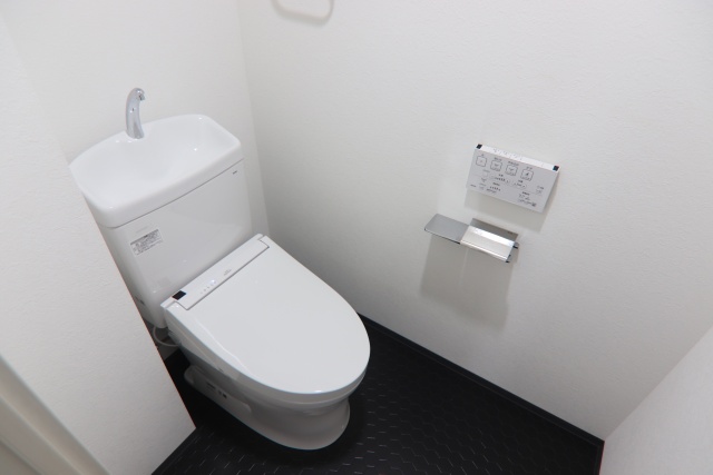 トイレ　※別室の参考写真の為、現況優先です。