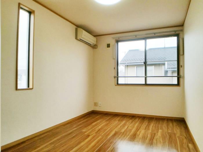 居室・リビング　すべて参考写真です。（101）・105はサイド窓なし。