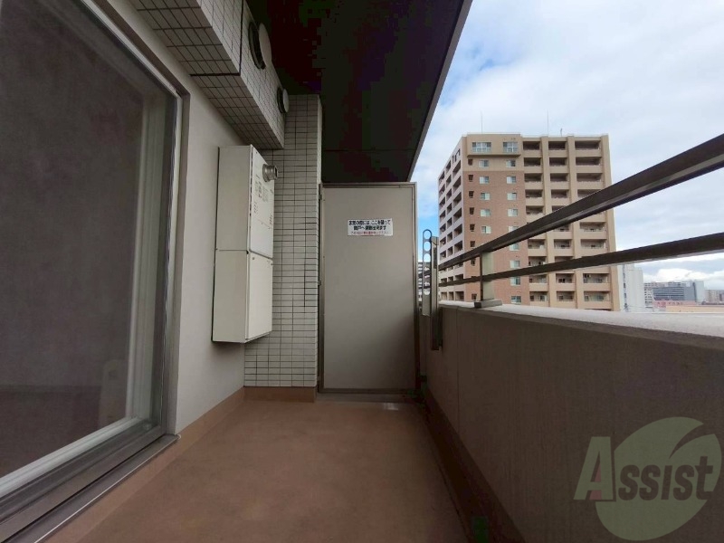 バルコニー　バルコニーは幅があり、広い印象を受けました。