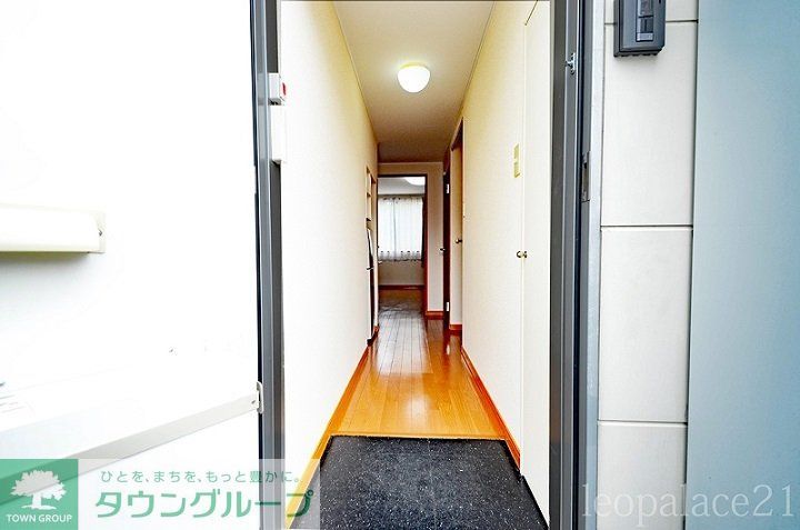 玄関　設備・仕様は号室により異なる為、現況を優先致します。