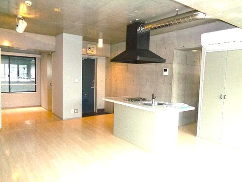 居室・リビング　洋室約20.0畳　※２０２５年１０月撮影