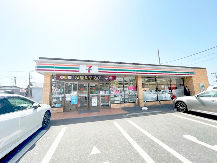 コンビニ　セブンイレブン（コンビニ）まで640m