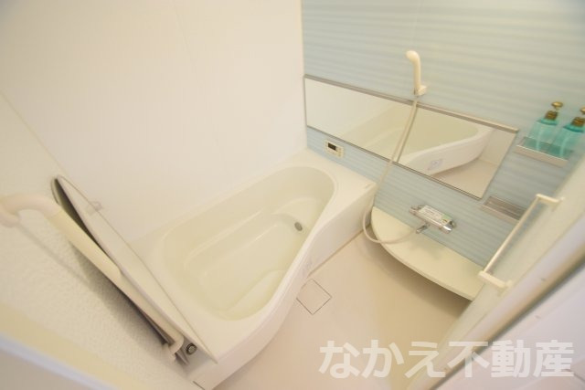 バス・シャワールーム　コンパクトで使いやすいお風呂です