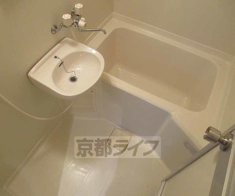 バス・シャワールーム　広くてとっても快適・