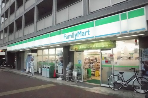 コンビニ　ファミリーマート上落合二丁目店（コンビニ）まで435m