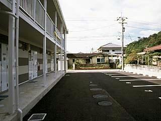 玄関　備品や設備仕様は号室等により異なります。現地をご確認ください