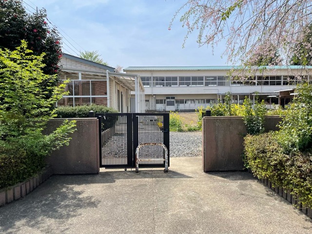 小学校　小山市立若木小学校（小学校）まで804m