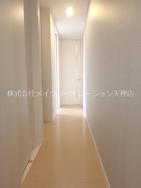 玄関　写真は同型タイプ