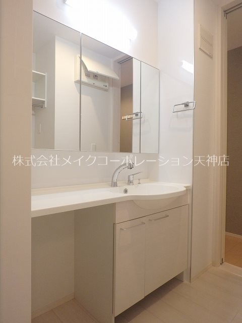 洗面設備　写真は同型タイプ