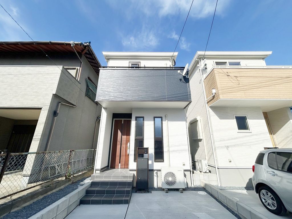 建物外観　駐車場