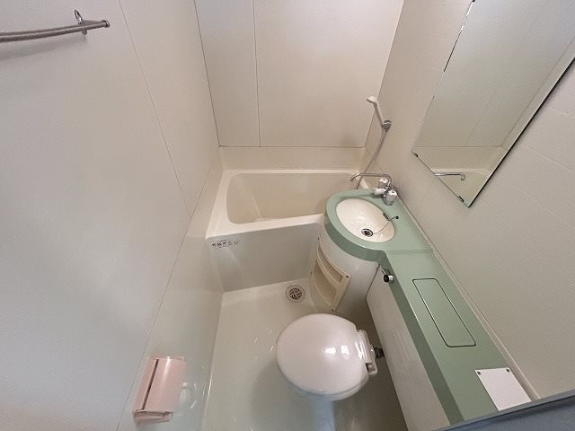 バス・シャワールーム　同マンション別部屋