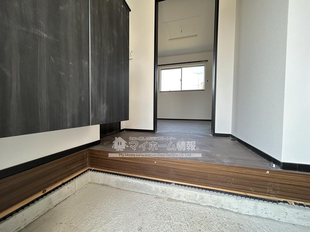 玄関　※内観写真はC号を引用しており、内装が異なる場合がございます